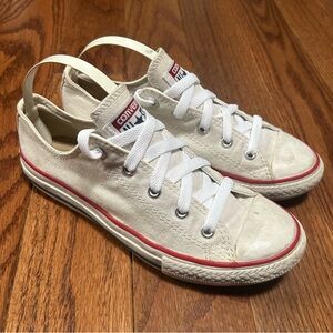 Converse Chuck Taylor’s White Low-Top Sneakers - youth size 3